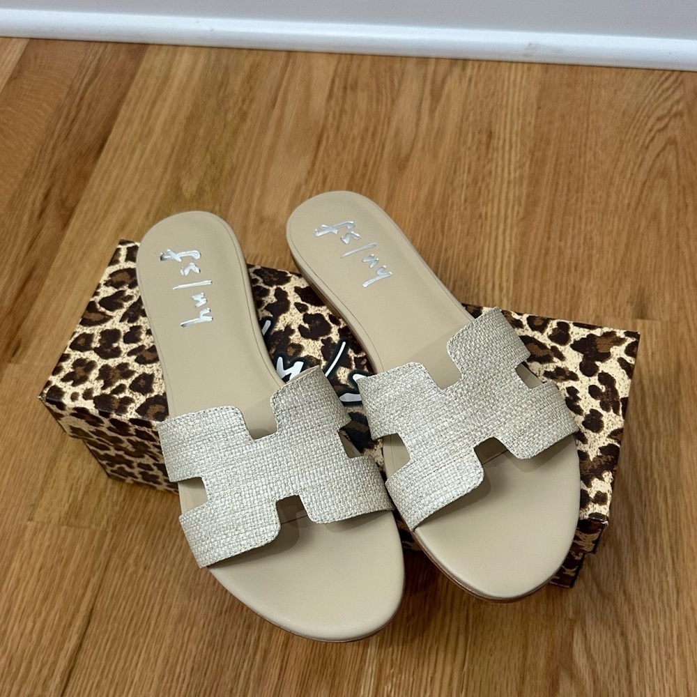 Tuckernuck Shimmery Beige Slide Sandals